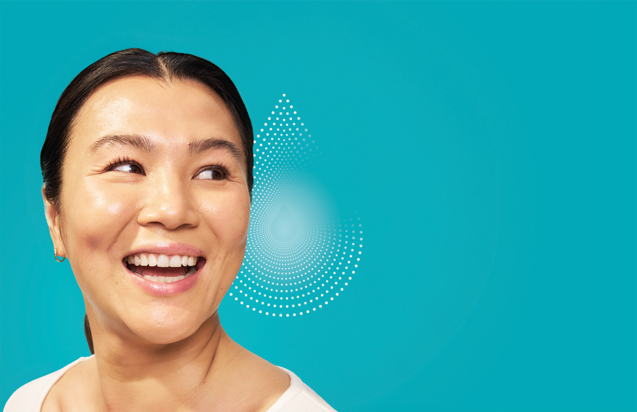 Headshot of SKINVIVE™ patient Anna smiling joyfully, with a glowing droplet in the background.